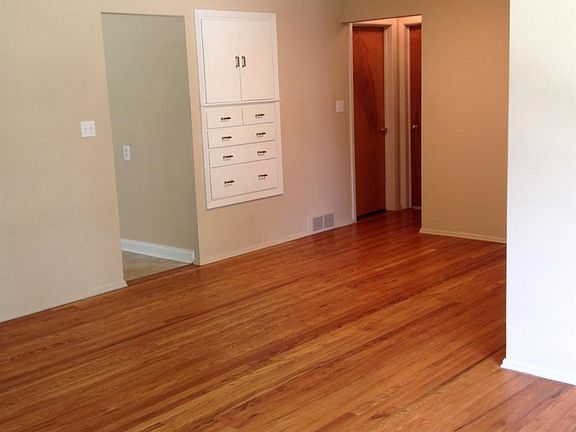 5th image of 26 Hamlin Dr