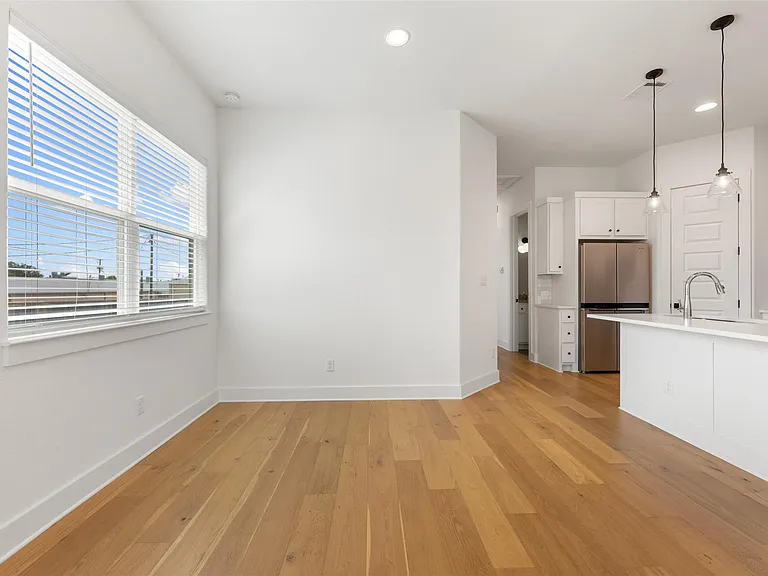 308 E 19th 1/2 St #308 — Photo 11