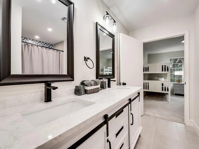 2836 Meadowbrook Dr — Photo 21