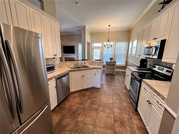 3rd image of 716 Stanton Dr