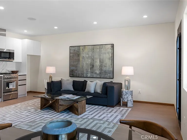 348 S Orange Dr — Photo 40