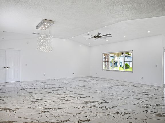 3rd image of 1051 SW Dubois Avenue