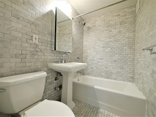 Rented by R New York | media 10