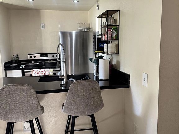4th image of 871 W San Ysidro Blvd Unit 9