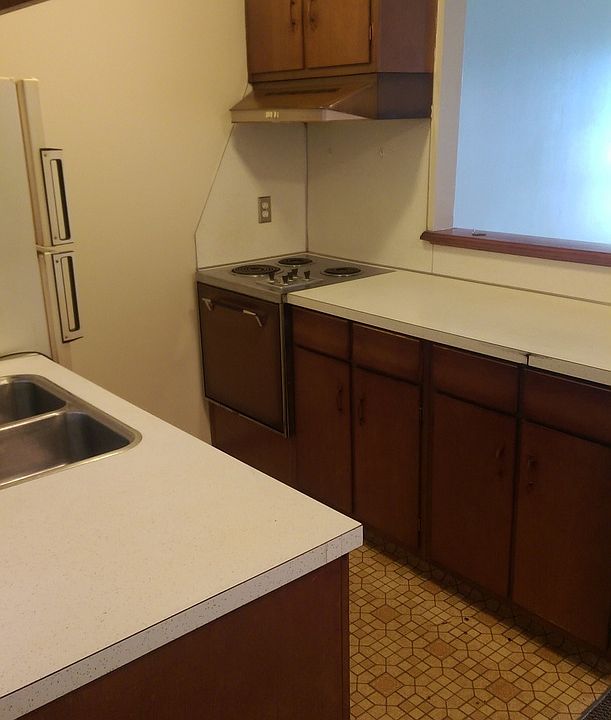 2nd image of 4817-4841 Holmes St #202