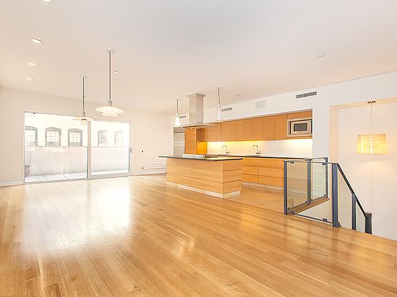 3rd image of 460 W Broadway