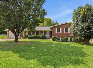 54 Kriswood Dr, Rossville, GA 30741