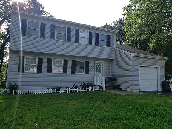 3rd image of 8 Westwood Dr