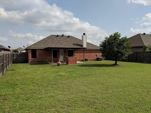 3rd image of 705 Stacie Ln