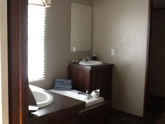 5th image of 3337 E Texas St