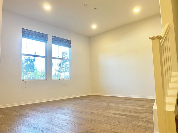 4th image of 281 N Mar Vista Ave Unit 14