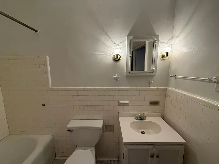 King Edward Annex Apartments — Photo 48