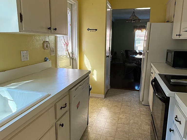 Light and Bright Kitchen with Separate Entrance (Private) from outside stairs