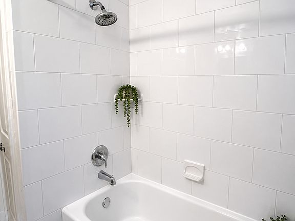 4th image of 146 Union St