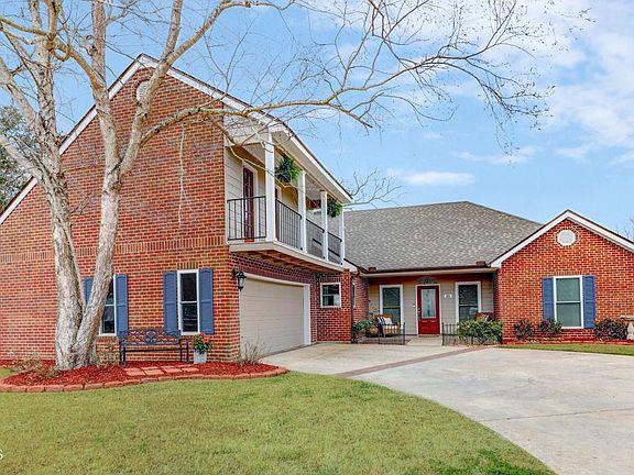 2nd image of 404 Hidden Wood Dr
