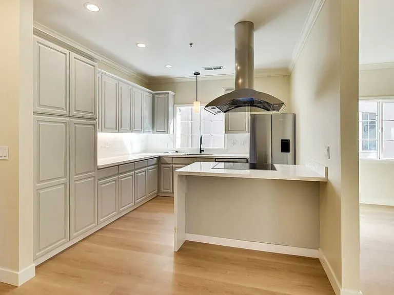 568 Glenwood Ave #1 — Photo 1