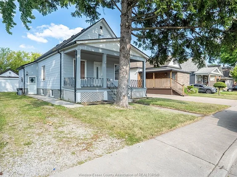 354 Curry Ave — Photo 2