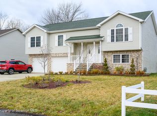 924 Katherine Dr #L37, Jessup, PA 18434