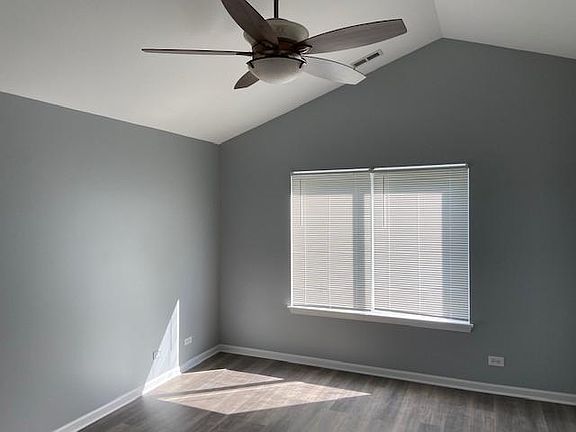Master BR, ensuite bathroom, 2 closets, vaulted ceiling with fan