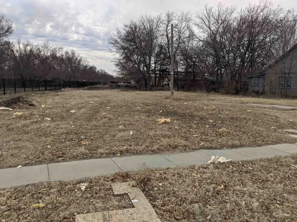 157 W 11th St N, Wichita, KS 67203