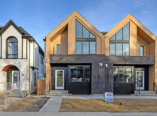 2216 W 35th St SW, Calgary, AB T3E 2X8
