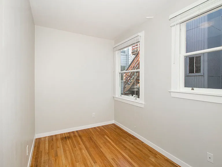 520 Scott — Photo 6
