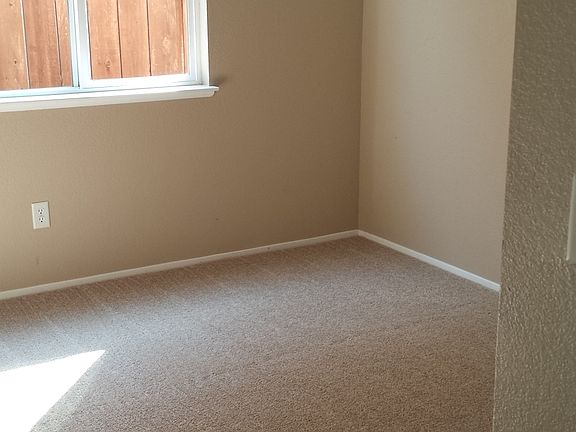 5th image of 1053 Courtyard Dr