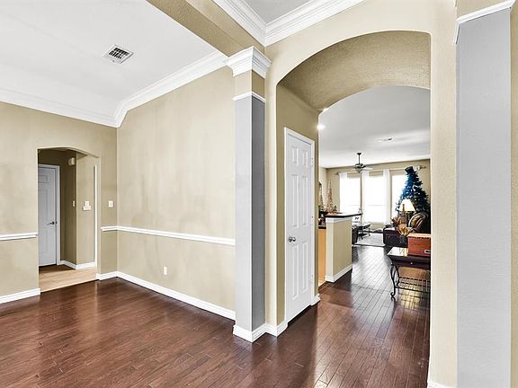 3rd image of 2 Richmond Ct