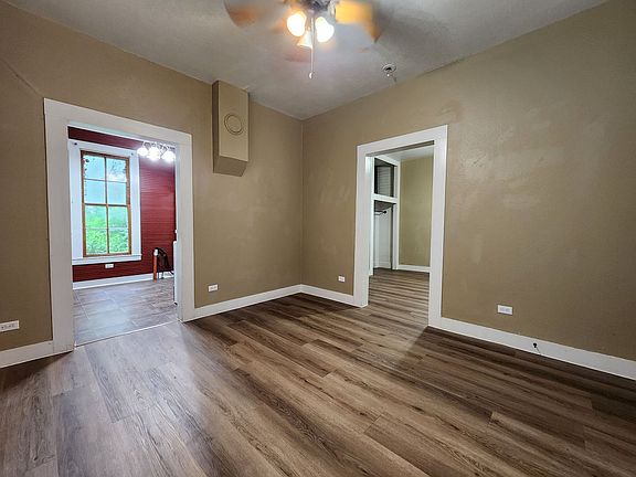 4th image of 305 S Academy Ave