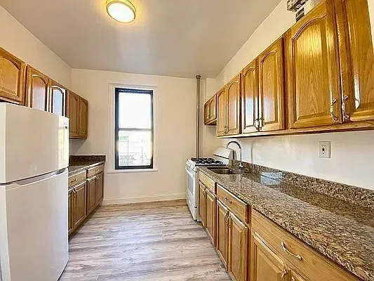 3 bed, 1200 sqft, $2,084 — Photo 1