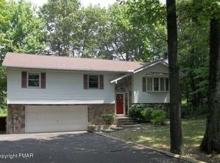 6 Stonegate Ct, Mount Pocono, PA 18344