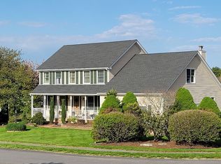 74 Gossets Turn Dr, Middletown, RI 02842