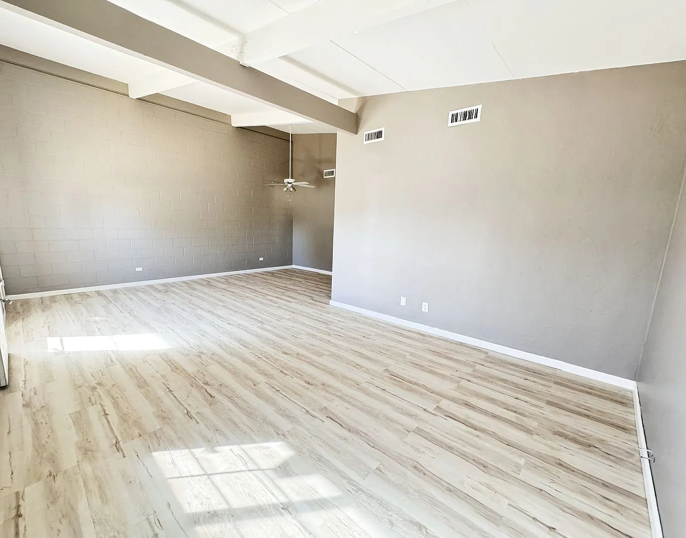 Beautiful 3-bedroom, 1-bathroom Townhouse — Photo 4