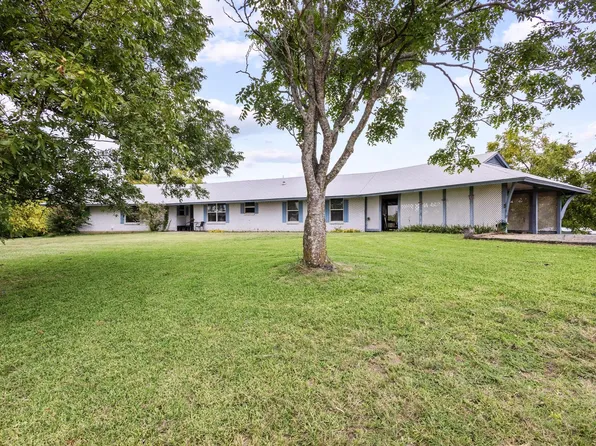 9055 E State Highway 56, Windom, TX 75492