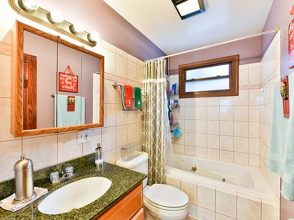 2nd image of 3523 N Oleander Ave