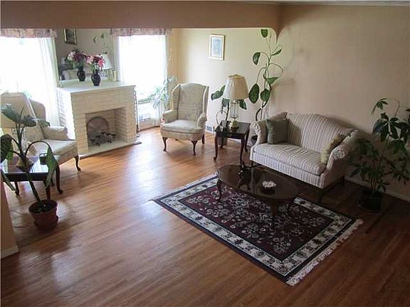 4th image of 375 Villa Ave