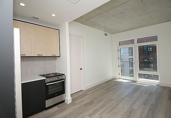 4th image of 22 Prescott Pl #5D