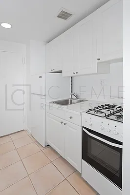 Rented by LC Lemle Real Estate Group | media 22
