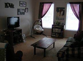 Large Spacious Liv Room