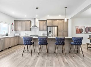 882 E Bluerock Way SW, Calgary, AB T2Y0N5