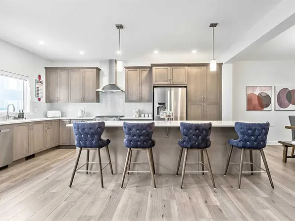 882 E Bluerock Way SW, Calgary, AB T2Y 0N5