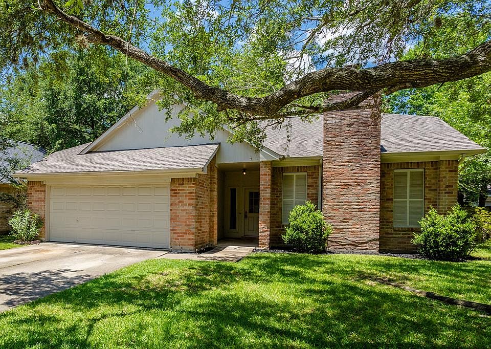 Lovely, brick 3/2/2 home. Mature trees provide the perfect amount of shade in both the front and backyards and a wide driveway offers plenty of off street parking for homeowners and guests.