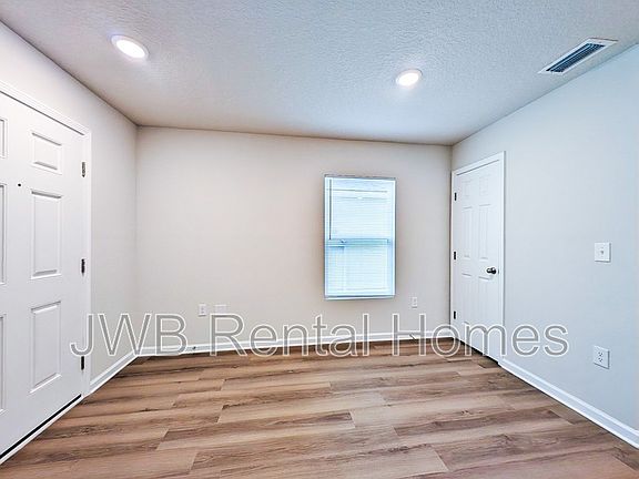 4th image of 1444 W 6th St