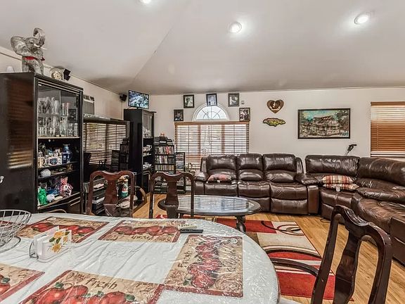 4th image of 118-42 199th St