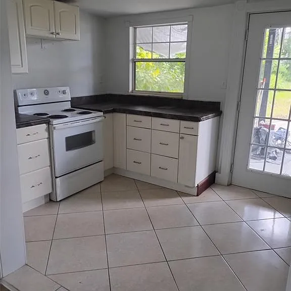 2120 Carlton Dr — Photo 10