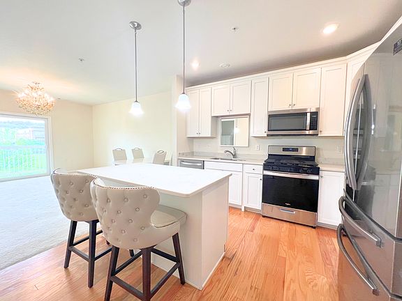 5th image of 120 University Ave Unit 2209