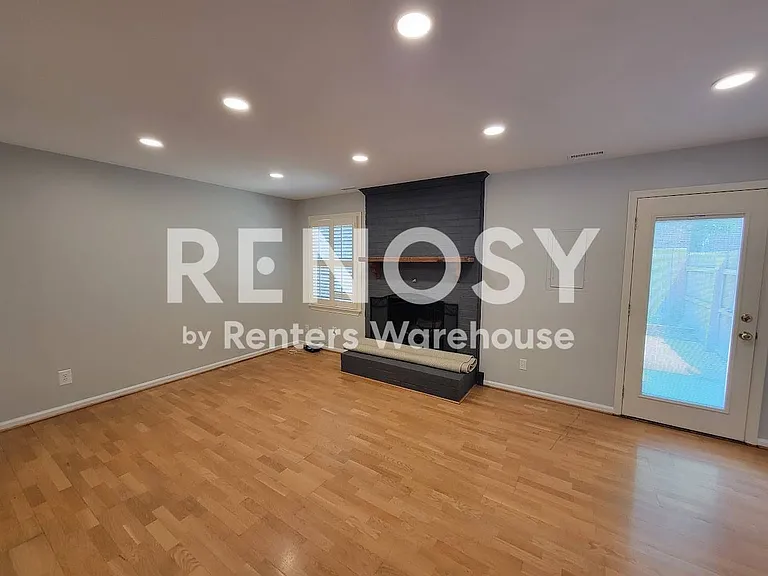 914 Wildwood Square Ct — Photo 6