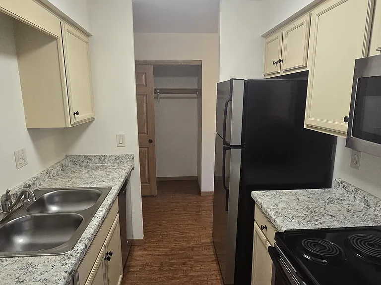 4217 Durand Ave #13 — Photo 16