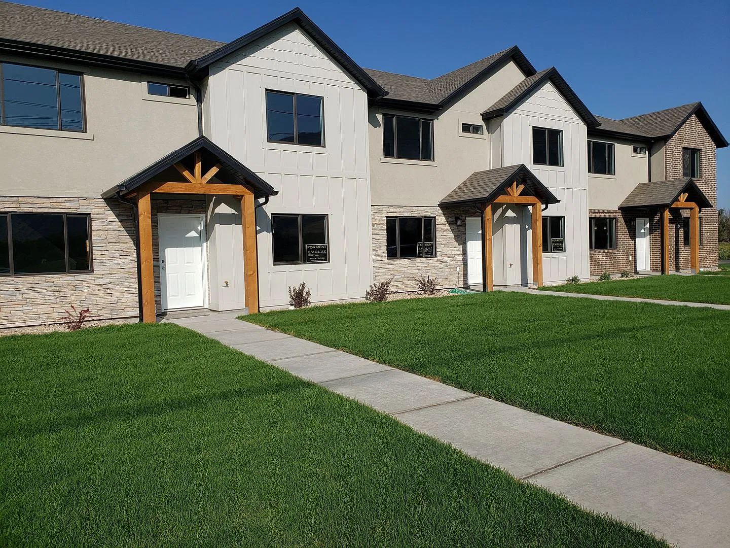 Beautiful 4 Bed, 2.5 Bath Home in Springville December Rent FREE! — Photo 1