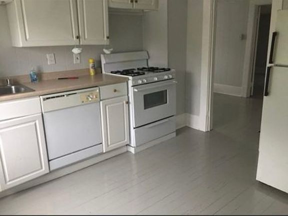 2nd image of 1117 Park St #B